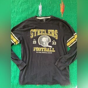 Steelers Football Long Sleeve Shirt-SZ XL
PIT TO PIT 25”
Length 30”
K1